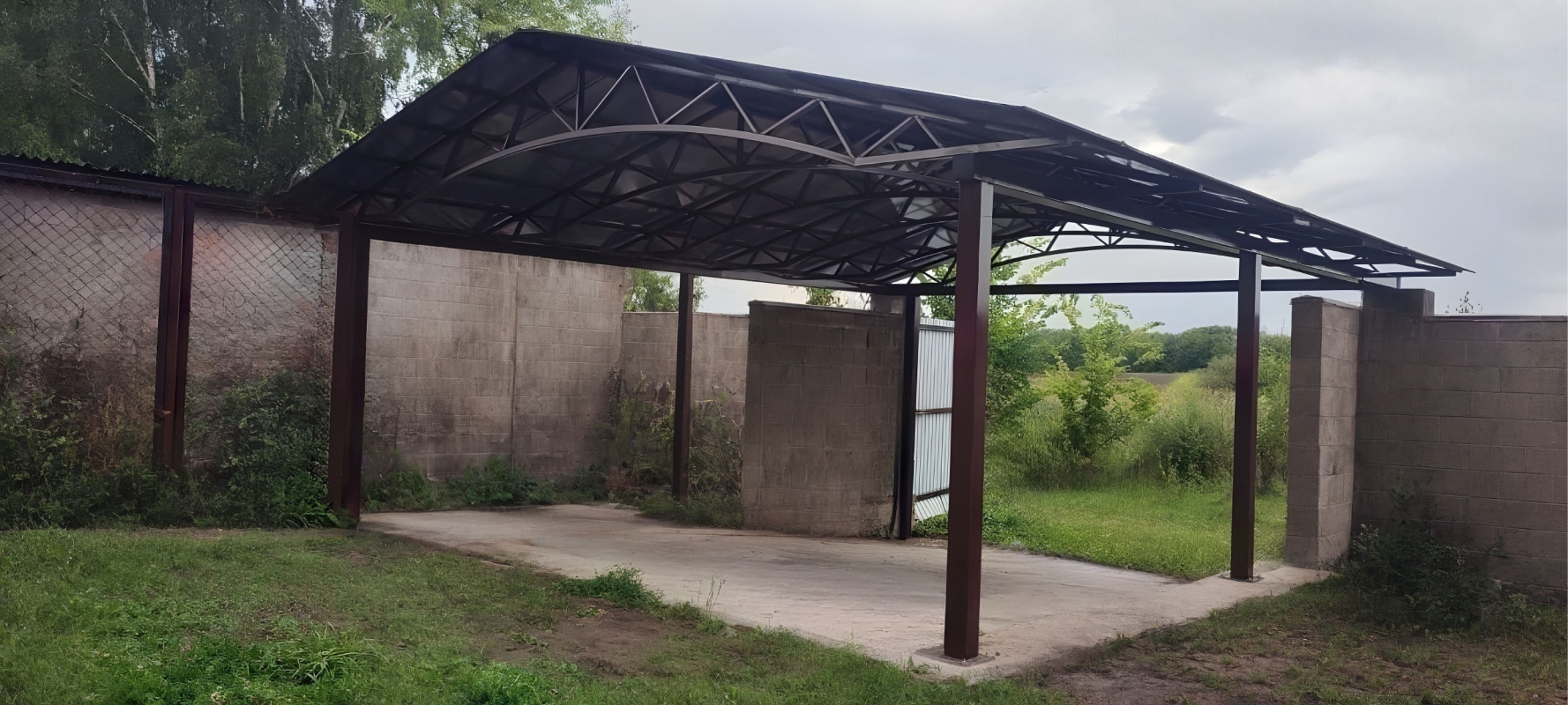 Двускатный навес с поликарбонатом для автомобиля Односкатный навес из сотового поликарбоната