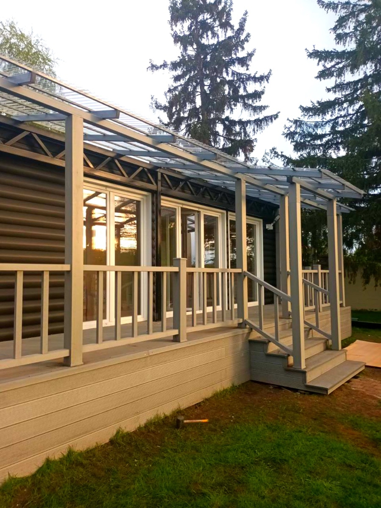 Односкатный автонавес из поликарбоната в стиле хай-тек для автомобиля с закрытыми боковинами