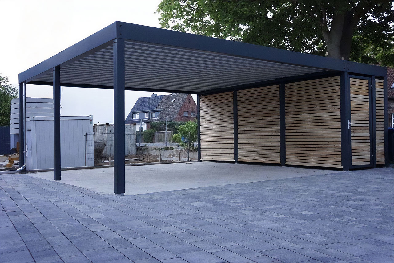 Односкатный автонавес из поликарбоната в стиле хай-тек для автомобиля с закрытыми боковинами