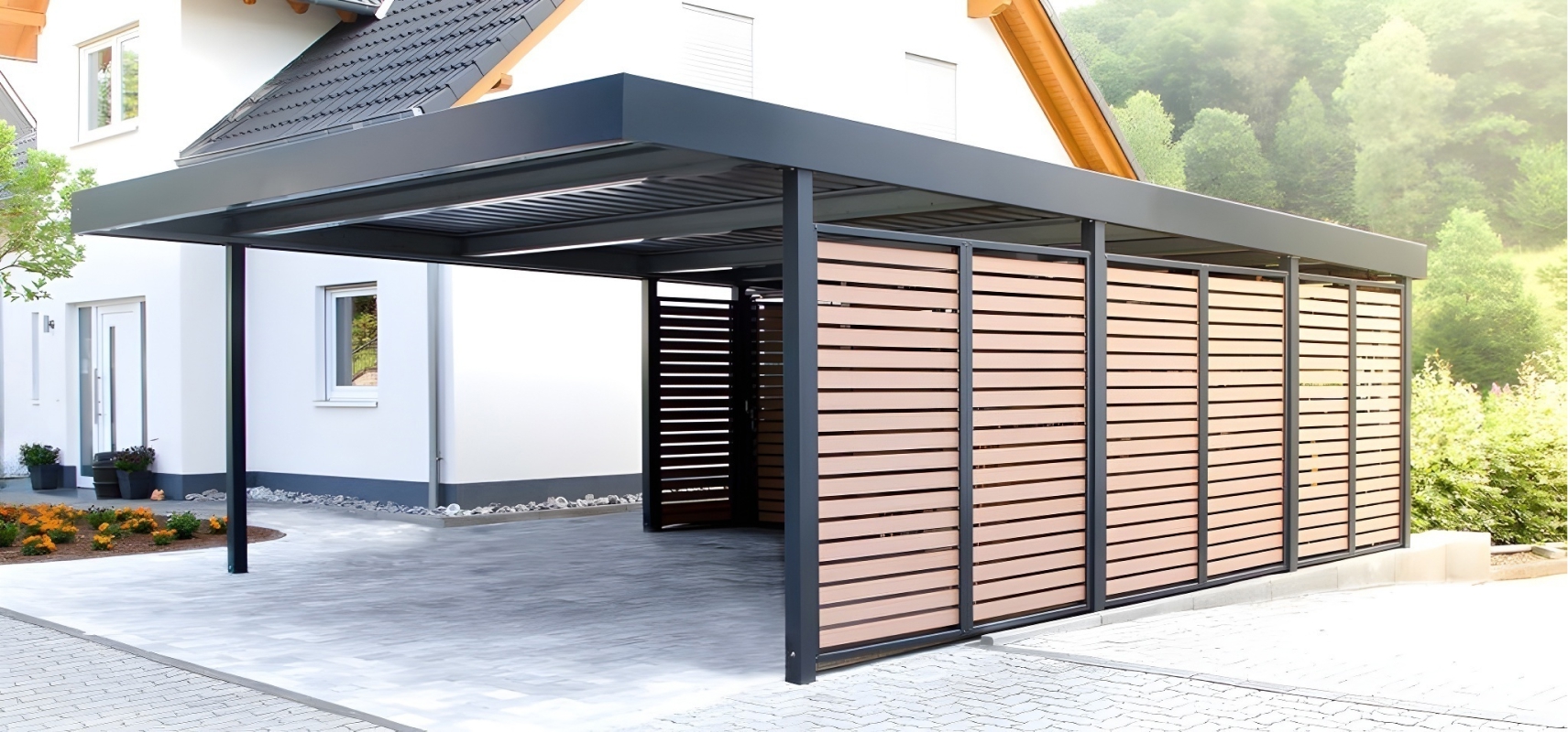 Полузакрытый навес с крышей из поликарбоната Односкатный навес-пристрой к дому из монолитного поликарбоната