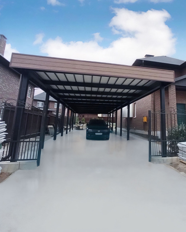 Односкатный автонавес из поликарбоната в стиле хай-тек для автомобиля с закрытыми боковинами